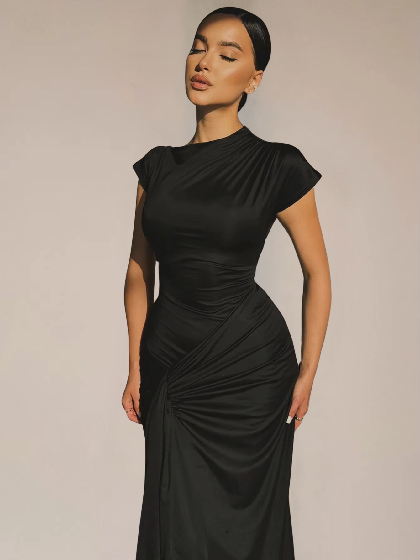 Sukienka maxi Mirabelle wysmuklająca