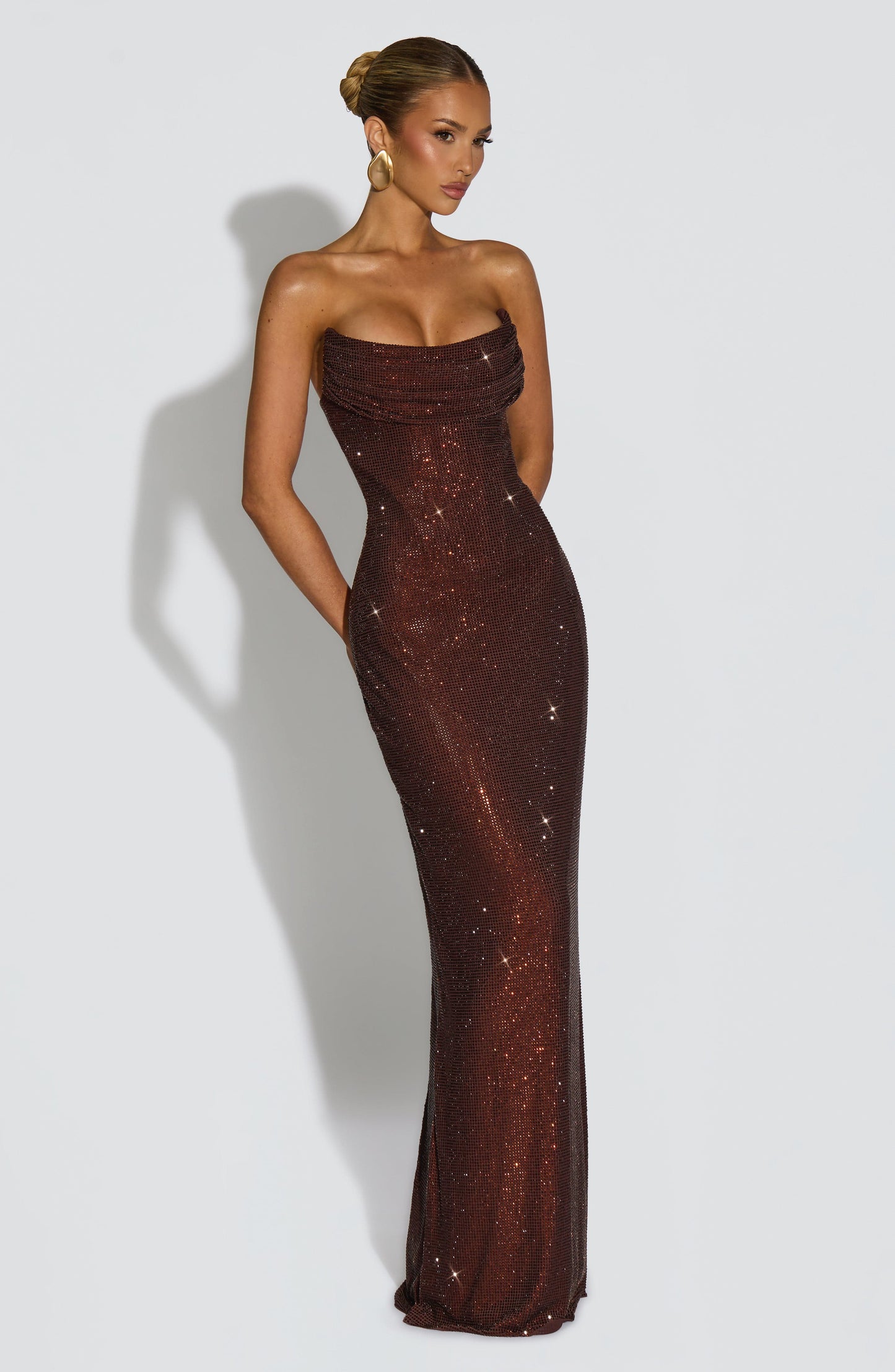 Sukienka maxi Virella z eleganckimi cekinami