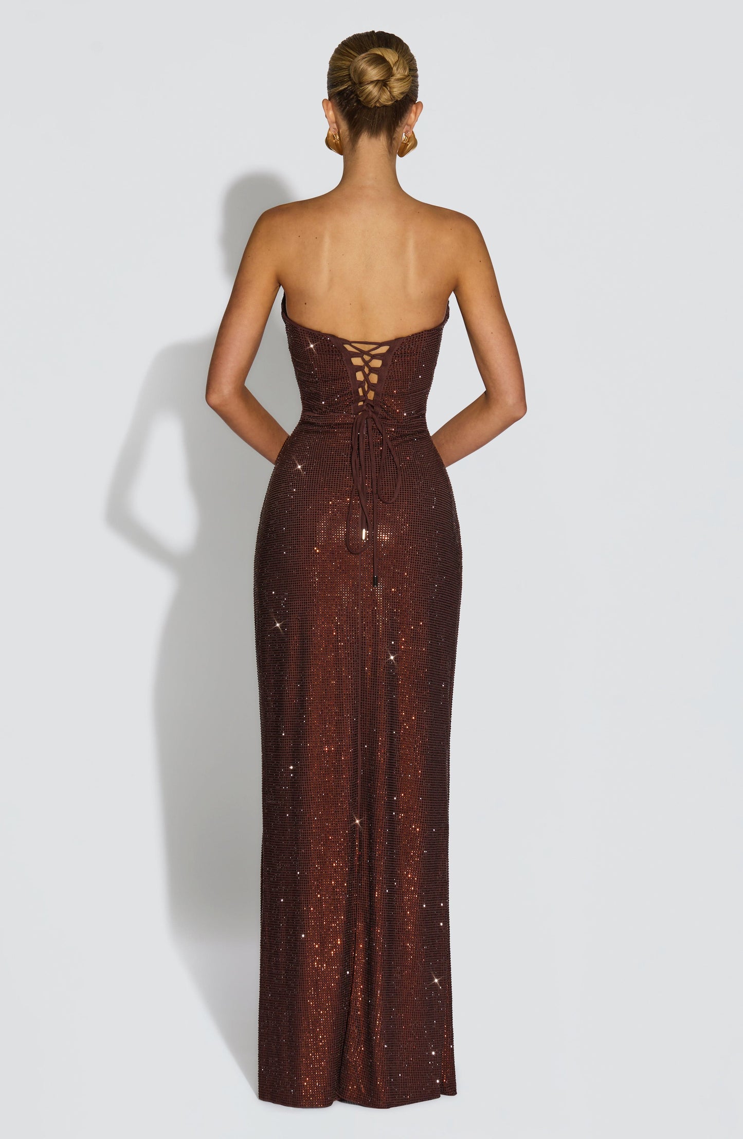 Sukienka maxi Virella z eleganckimi cekinami