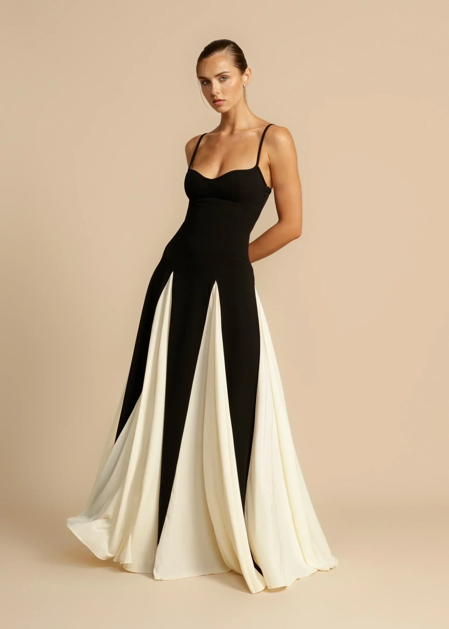 Sukienka bodycon Roxanne modelująca