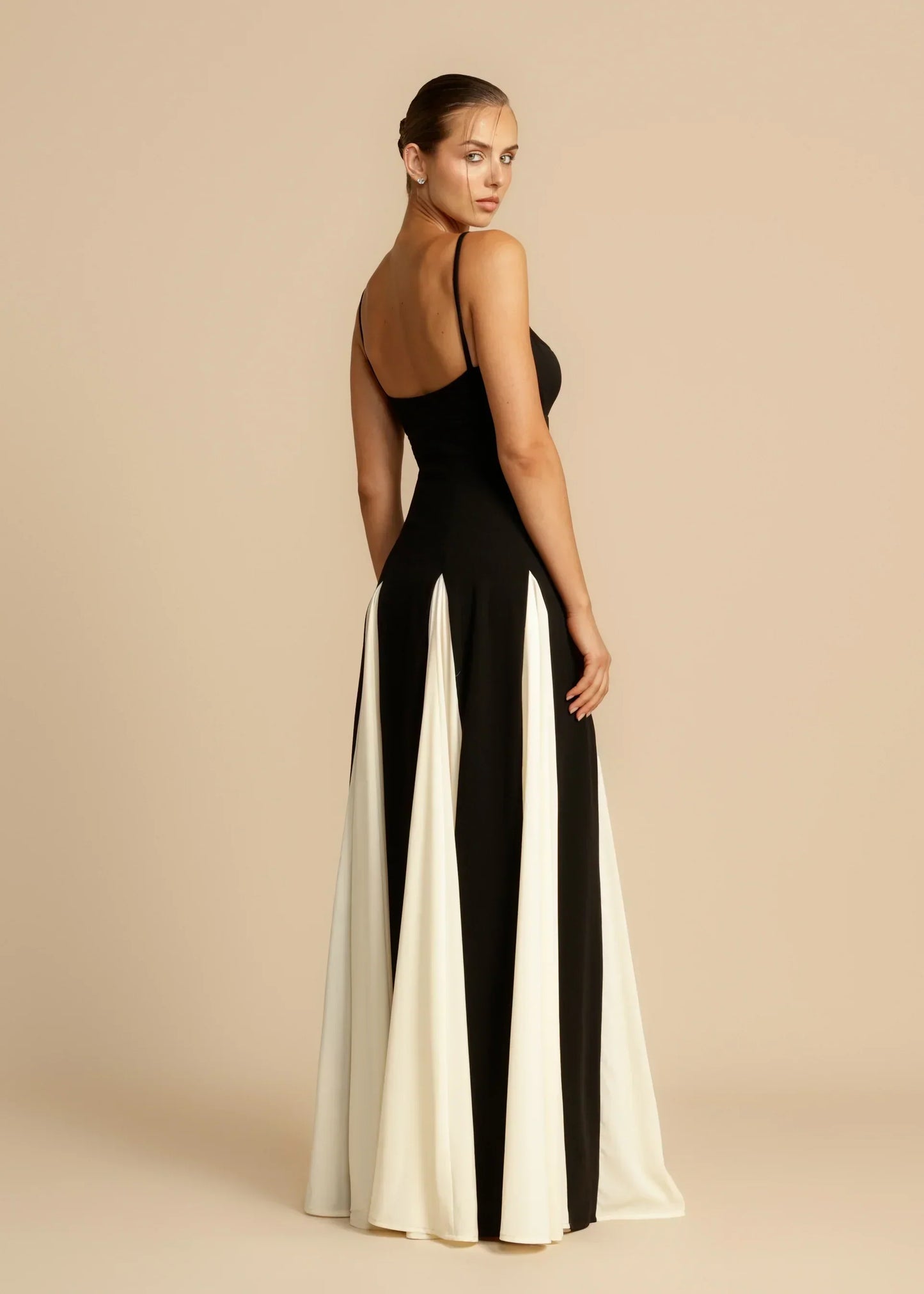 Sukienka bodycon Roxanne modelująca